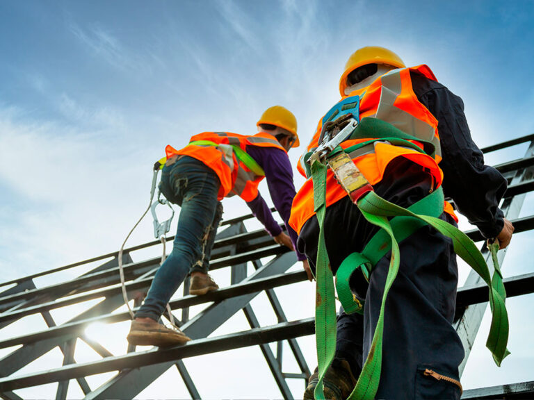 TRABAJOS EN ALTURA (PROTECCIÓN CONTRA CAÍDAS)